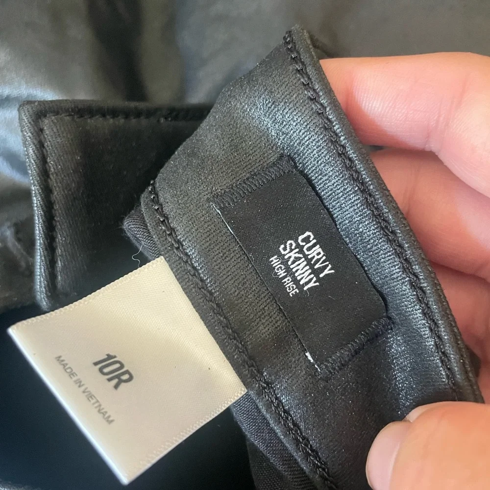 Express Shiny Black Button-Detail Pants coated faux leather look curvy - Picture 7 of 9